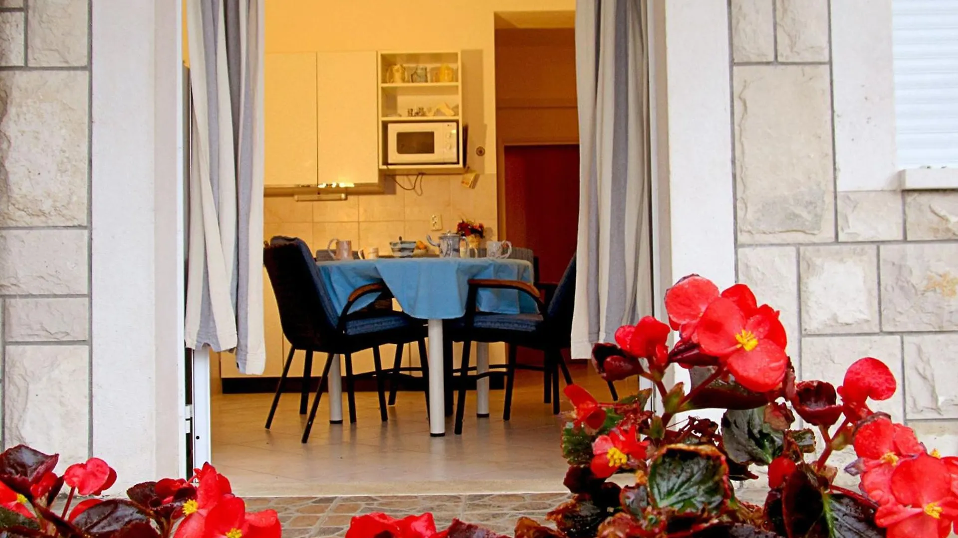 Apartment For Four Persons With Sea View In Trogir Near The Beach